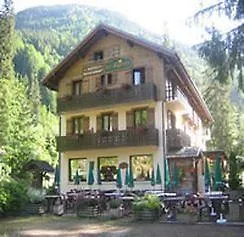 Logis Les Sapins 2* Montriond