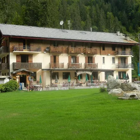 Logis Les Sapins Hotel