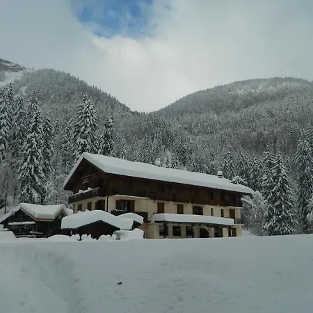 Hotel Logis Les Sapins