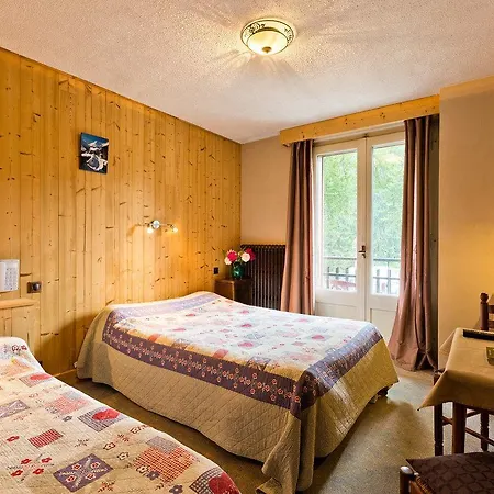 Logis Les Sapins 2* Montriond